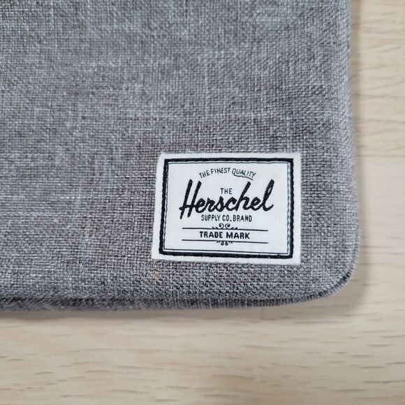 Herschel Supply Make Up Bag Virgin Atlantic Toiletry Cosmetic Zip Pouch Gray - Picture 3 of 8